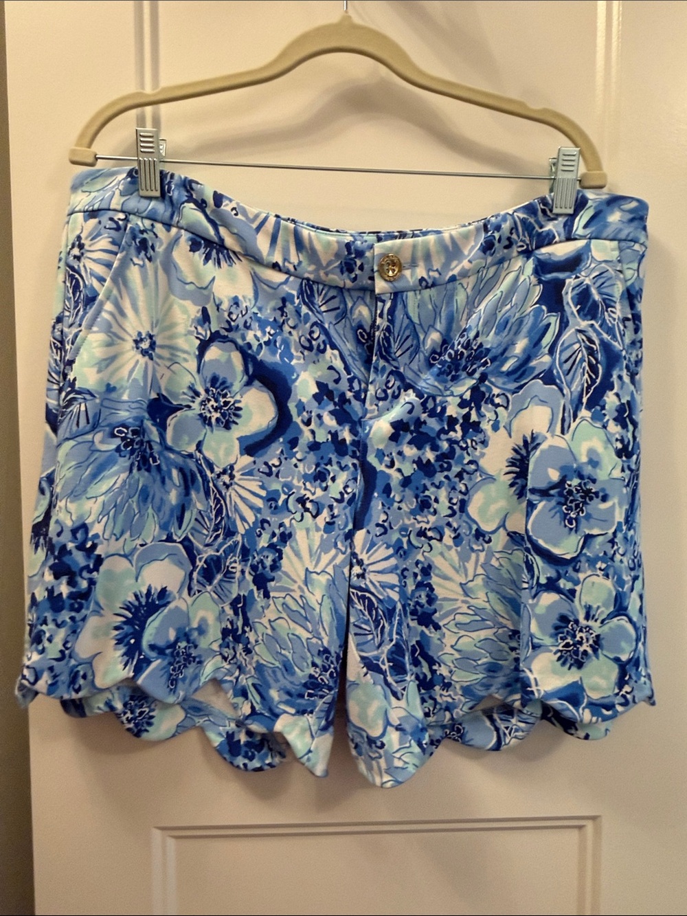 Lilly Pulitzer Blue & White Floral Scallop-Hem Shorts
